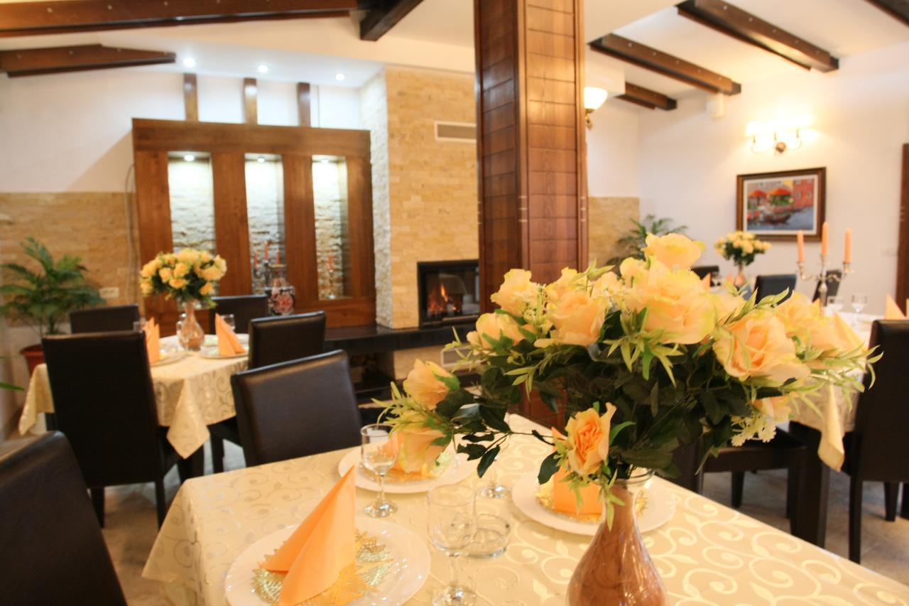Hotel Roco Izvin Экстерьер фото