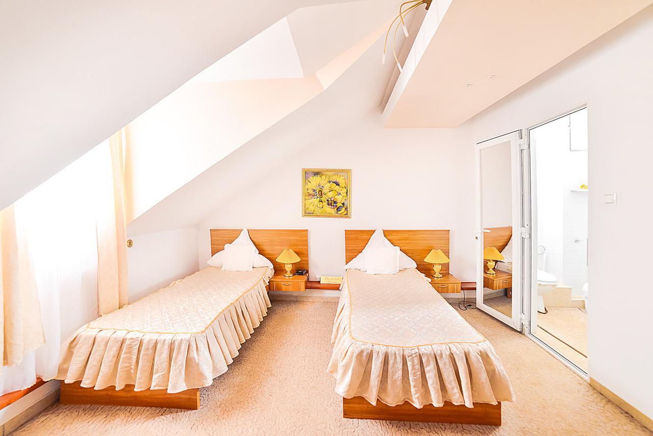 Hotel Roco Izvin Экстерьер фото